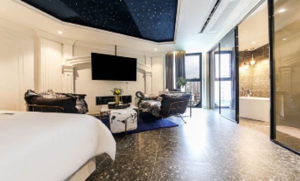 Hotel the Castle Sincheon