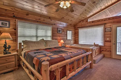 Hidden Springs Cabin w/ Hot Tub, 2 Mi to Dollywood - Balcony