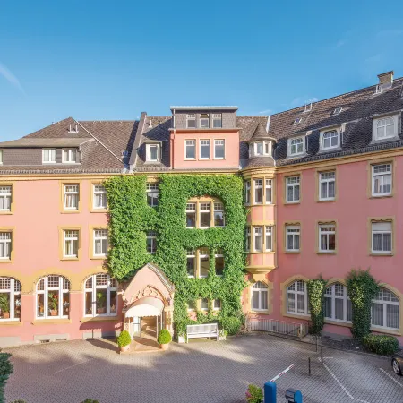 Hotel Oranien Wiesbaden Отели рядом с достопримечательностью «Торговый центр "Лилиенкарре"»