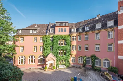 Hotel Oranien Wiesbaden - Bãi đậu xe