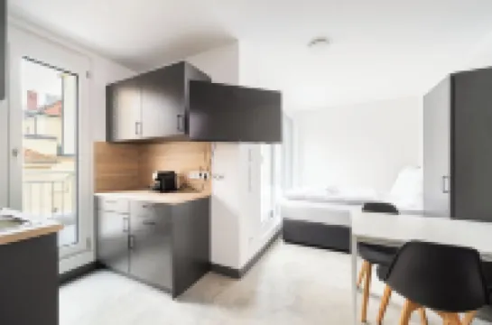 โฮมาริส อพาร์ตเมนต์ เธเรเซ