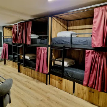 ベルベット ホステル ビジネス パス通り周辺のホテル