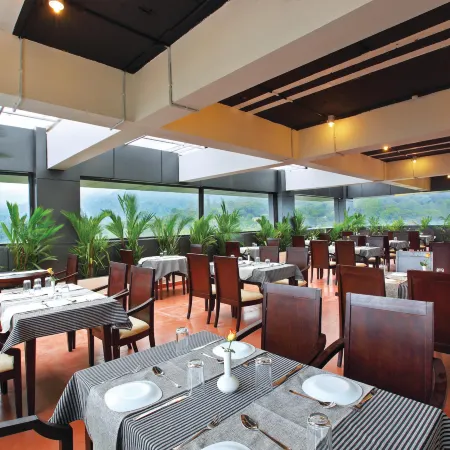 Holiday Vista Thekkady a Premium Hotel Near Periyar Wild Life Sanctuary with Sky View Pool