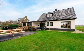 Luxury 10-person Family Villa