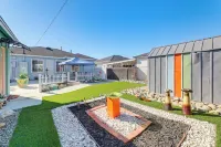 Stylish Home Near Sofi Stadium, LAX & Long Beach