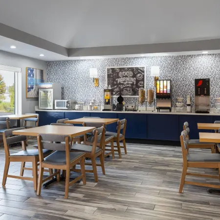 AmericInn by Wyndham Urbana