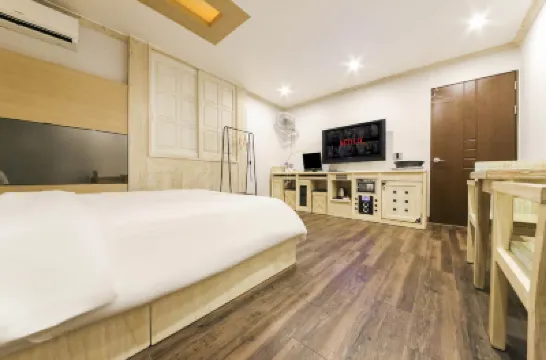 Daejeon Munchang Rosemary Hotels near Daeheungdong Culture and Art Road