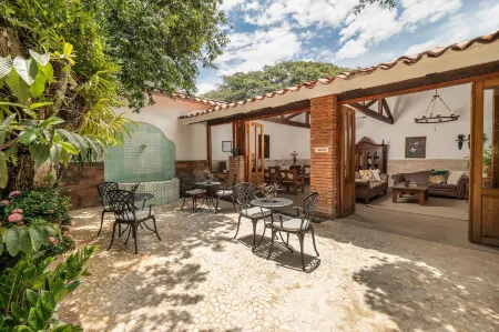 Casa Cedrela Hotel Boutique -Cauca Viejo- Mayores de 14 años