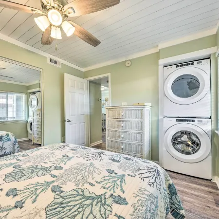 Fernandina Beach Condo ~ 1 Mi to Golf Courses