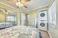 Fernandina Beach Condo ~ 1 Mi to Golf Courses - Hot Tub