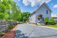 Pet-Friendly Claremont Vacation Rental! - Pysäköinti