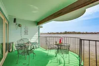 Resort-Style Lake Conroe Retreat w/ Balcony & View - balcony