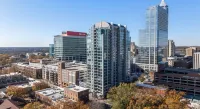 Charming 2-bedroom apartment in delightful Raleigh with AC, fitness room