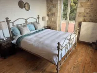 Beautifully Modernised Old Stone House with Amazing Views and Infinity Pool Hotels in Zacharo