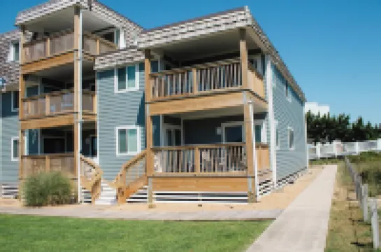 End Unit Oceanfront Condo 2 Min to Beach 1.5 if You Run That View Though!!!