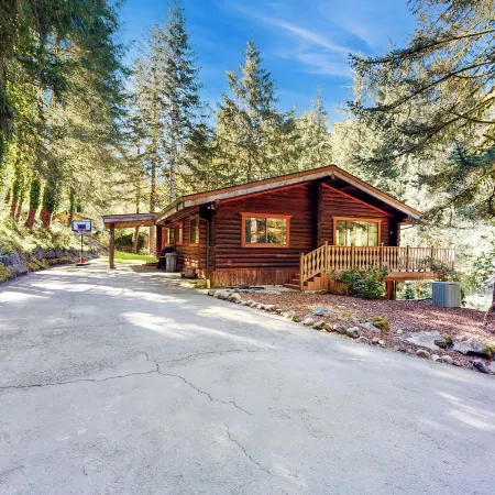 Serene 3 BR w/ Kalama River View & Bike