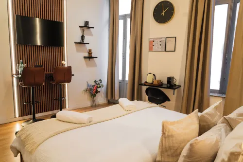 Cozy 5BR Apt in the Heart of Ghent - Condos