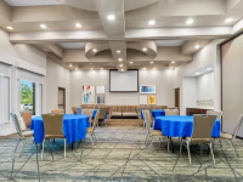 Holiday Inn Express & Suites ALBANY by IHG Hotels in Dougherty County