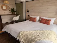 Ocean View Hot Tub Suites Hotels in Cardenal Caro