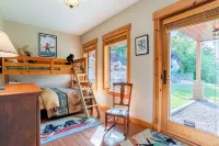 9 Bdrm Premiere Luxury Estate Sleep 26 Movie Theater, Pool,Spa,Game Rm,Steam Rms Hotels in 