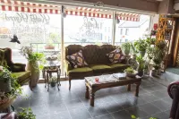 The Apartment - Öbbuhús Hotels in Borgarnes