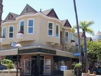 Snug Harbor Inn Hotels in Avalon