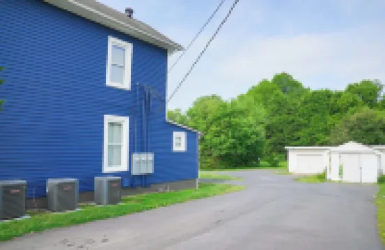 Historic Charm Meets Modern Comfort — Central Mooresville Apt. A, Walkable Area