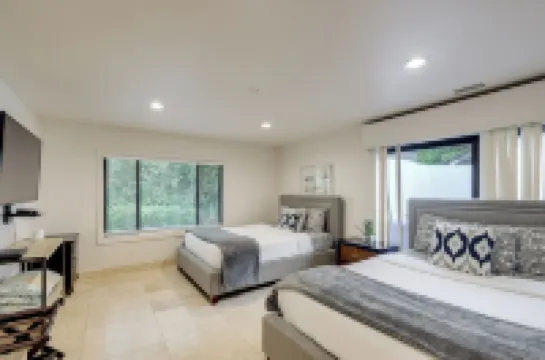 Pool & Coastline Views: Luxe La Jolla Home