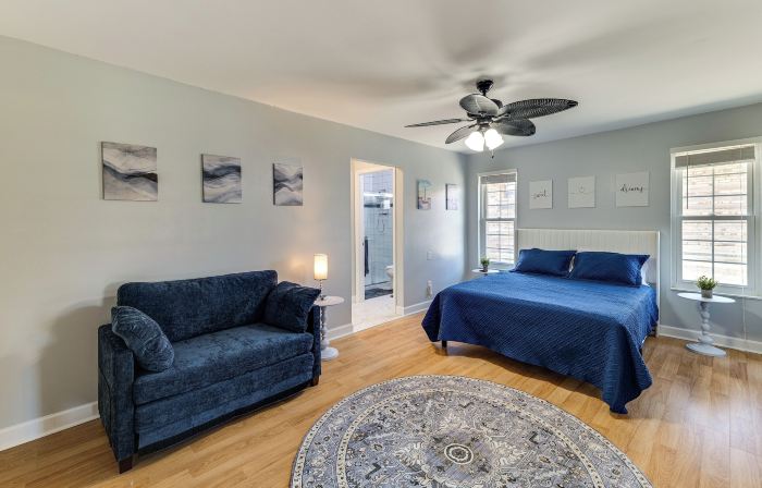 Lake Jackson Retreat w/ Lanai & Large Yard!