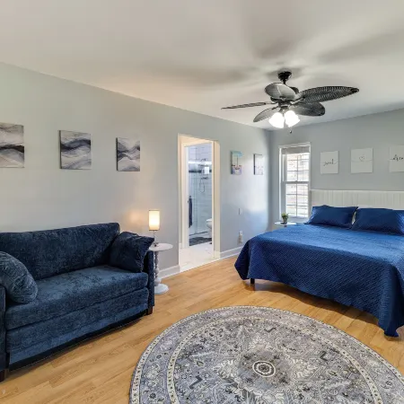 Lake Jackson Retreat w/ Lanai & Large Yard!