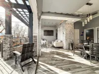 2201 W Colorado