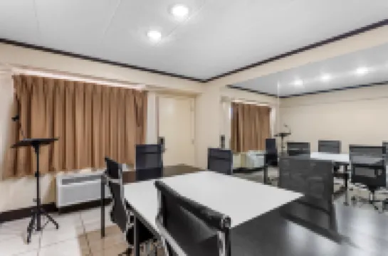 Red Roof PLUS+ Chicago - Hoffman Estates