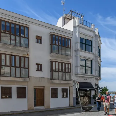 Ayamonte Central: Your Urban Oasis Отели в г. Аямонте