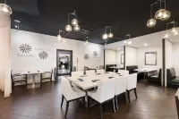 Clarion Inn & Suites Across from Universal Orlando Resort - 3-Star