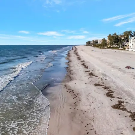 Beachfront Ocean Views Balcony Condo Sleeps 8