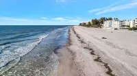 Beachfront Ocean Views Balcony Condo Sleeps 8