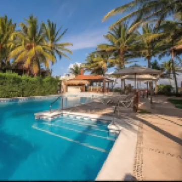 Petit Lafitte Hotel, Club de Playa y Restaurante