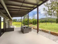 Hidden Gem, Unique Rural barn on acreage yet 5 minutes to beautiful Valla Beach Hotels in South West Rocks