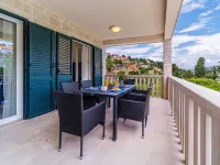 Janie in Splitska with 4 bedrooms and 2 bathrooms Hotels in Splitska