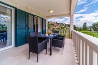 Janie in Splitska with 4 bedrooms and 2 bathrooms