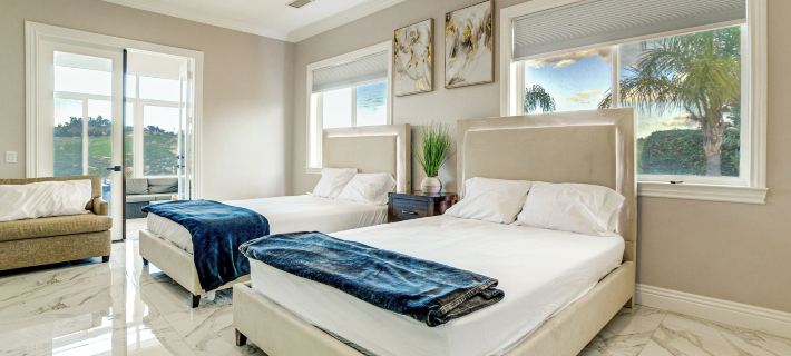 Expansive Riverside Mansion! Luxe, Family Friendly Ξενοδοχεία στην πόλη Riverside