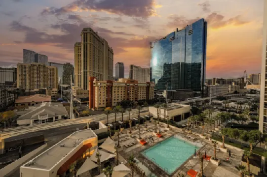 StripViewSuites at Signature Отели в г. 