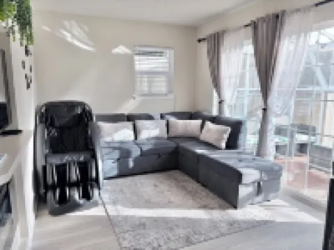 Brand New Cozy Apartment Massage Chair,2 Fireplaces/Xbox/Bidet, Free Parking