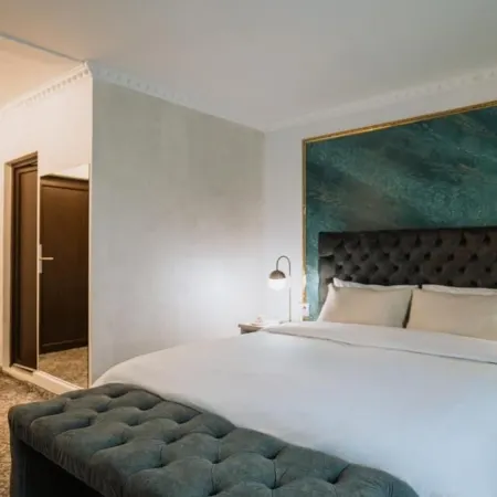 Suru Hotel & Restaurant