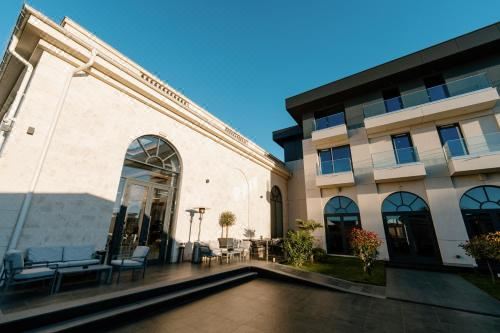 Caprice Complex - Housity