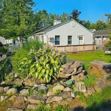 Cozy Coastal 2-bedroom condo with AC, WiFi in welcoming Saco
