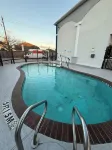 Crystal Inn - Garth Rd - Swimmingpools