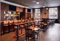 Graduate by Hilton Bloomington - bar