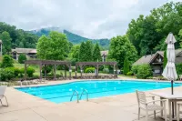 Scenic 2BR Condo w Porch Pool Near Slope Trails