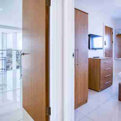 High Floor Meridian Tower - 3 Bedroom - Swansea Rooms